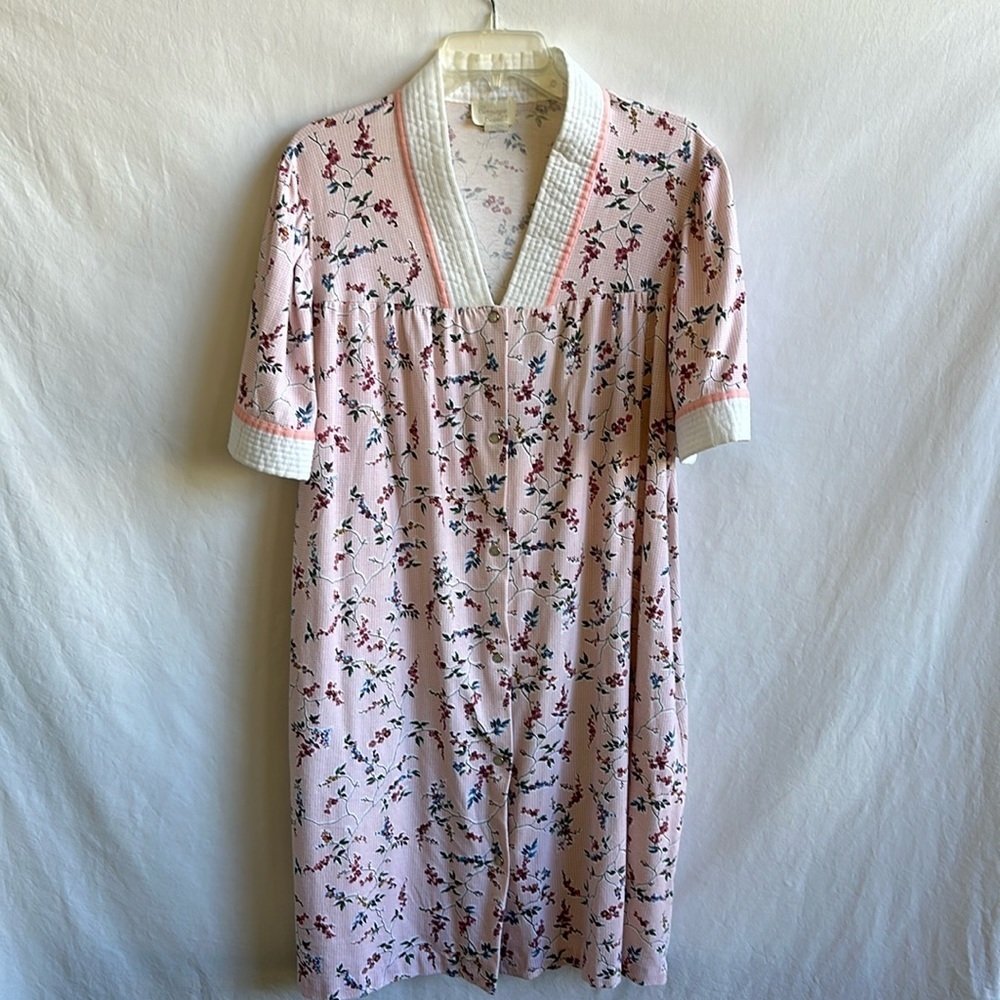 Vintage Carriage Court nightgown/robe with front snaps, size L